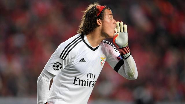 Свилар говорит Дзюбе.jpg